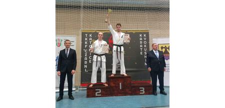 Złoty medal zawodnika Klubu Karate SWFiS UJ, KU AZS UJ na Pucharze Polski w Katowicach 16.12.2023 r.