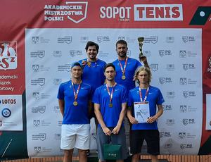 Srebrny medal tenisistów Uniwersytetu Jagiellońskiego na Akademickich Mistrzostwach Polski -  Sopot 7-10 czerwca 2022.