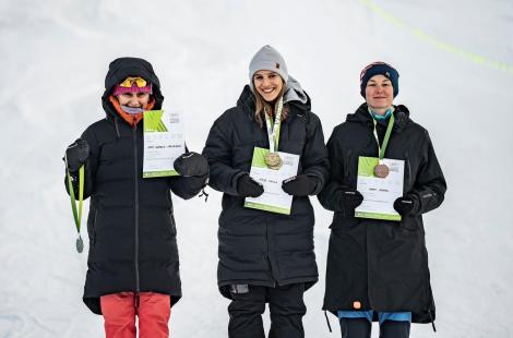 Photo no. 6 (12)
                                                         Zawodnicy podczas zawodów narciarskich.
                            
