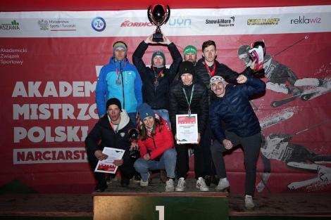 Photo no. 19 (20)
                                                         AKADEMICKIE MISTRZOSTWA POLSKI w Snowboardzie - Szczawnica 2-5.03.2023
                            
