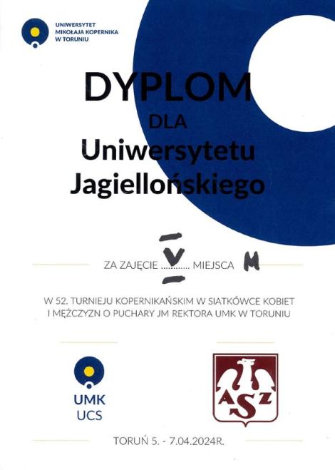 Zdjęcie nr 14 (14)
                                	                             Dyplom dla Uniwersytetu Jagiellońskiego za zajęcie piątego miejsca w 52 Turnieju Kopernikańskim w siatkówce mężczyzn o puchar JM Rektora UMK w Toruniu.
                            